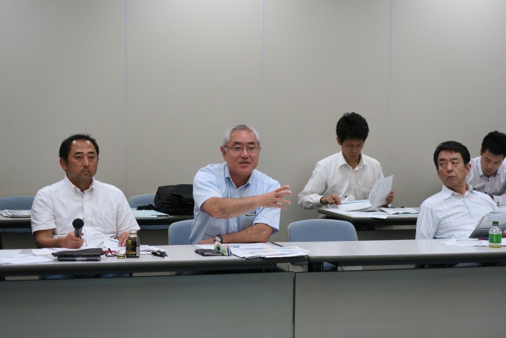 授業プログラムについて意見交換（左から愛媛県中小企業家同友会　藤岡理事、杉本代表理事、平野代表理事）